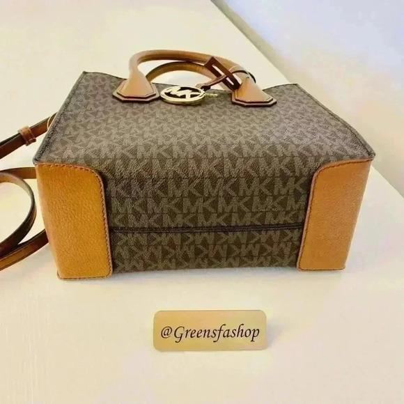 Michael Kors purse Mercer messenger crossbody in brown signature - Picture 7 of 10